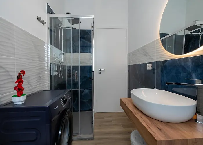 St Peter Luxury - Walk To Vatican, 4-6 Pax, A-c Apartment